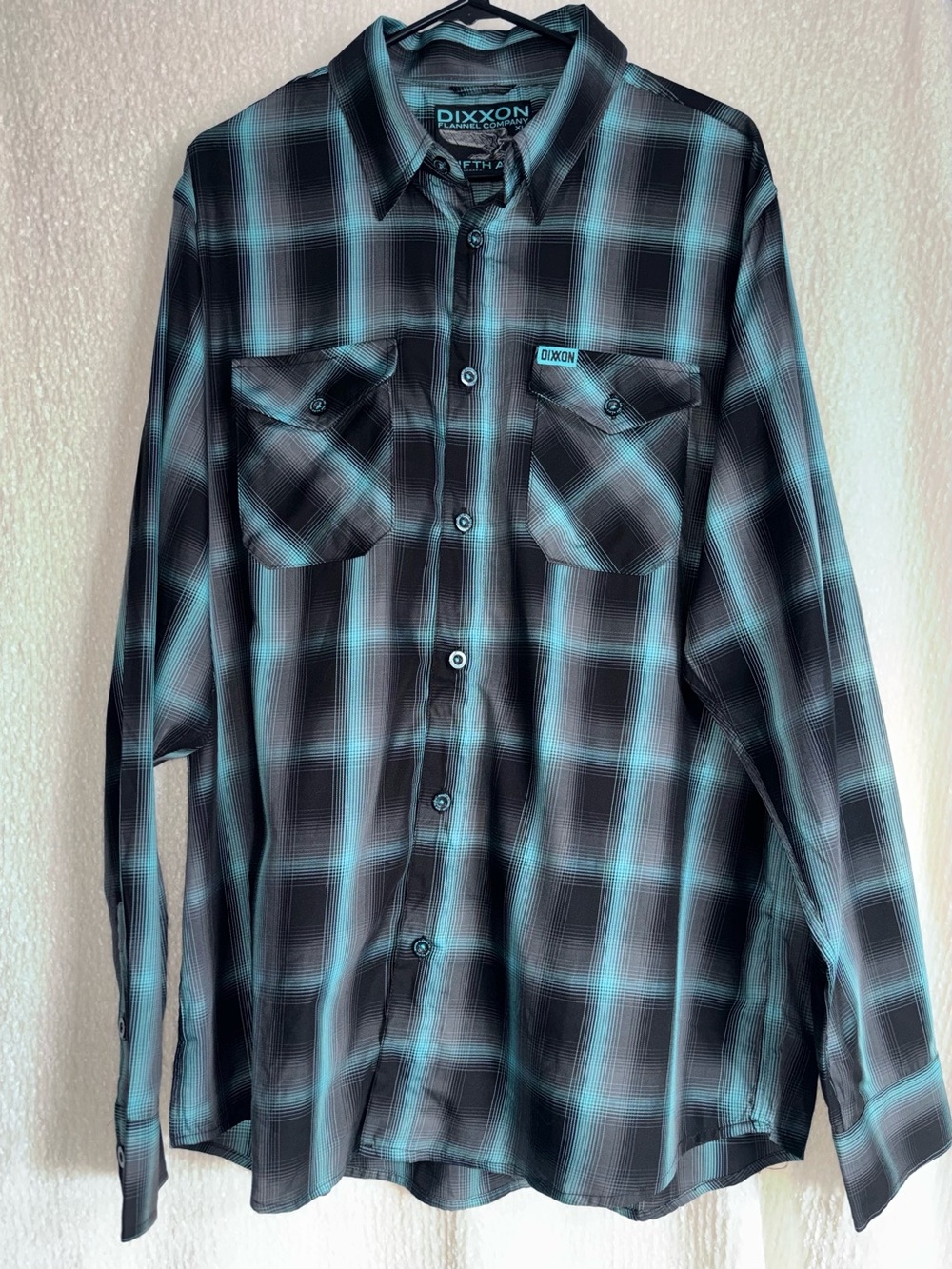 DIXXON Black & Teal Plaid Long-Sleeve Button-Down Shirt